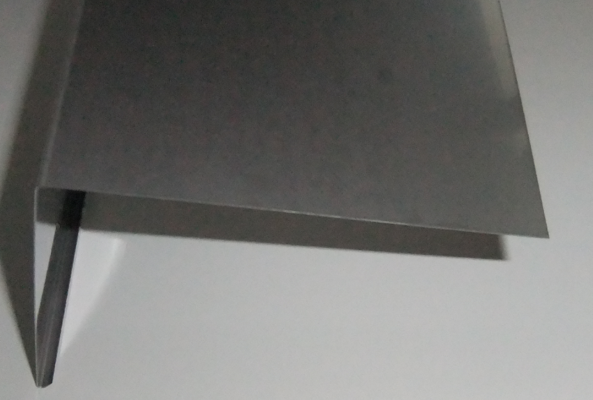 Einlaufblech mit 2 Kantungen 2m Einlaufblech mit 2 Kantungen 2m